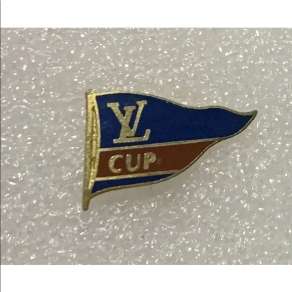 PIN PIN’S BADGE. LOUIS VUITTON AMERICA’S CUP YACHTING. LIMITED EDIT. COLLECTION.